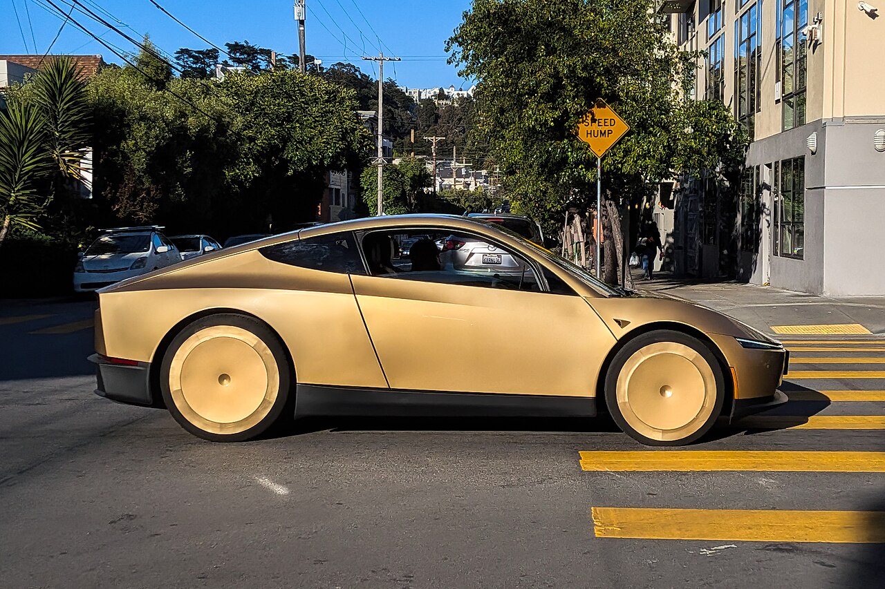 A Tesla Cybercab, the steering-wheel-free robotaxi at the centre of Maxine's two-piece sequence, photographed in San Francisco in June 2026. (Wikimedia Commons, CC BY 4.0)
